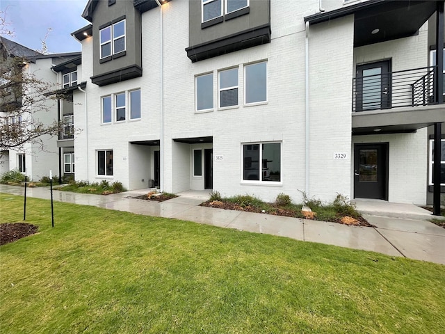 3325 Norris St, Plano, TX 75074 - multi unit property featuring a balcony, brick siding, and a front lawn