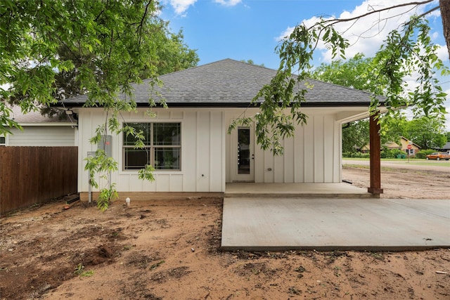 600 Arthur St, Mcgregor, TX 76657 - view of front of property featuring roof with shingles, fence, and board and batten siding