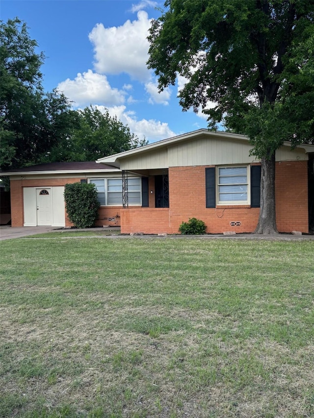 view of front of house with brick siding and a front lawn