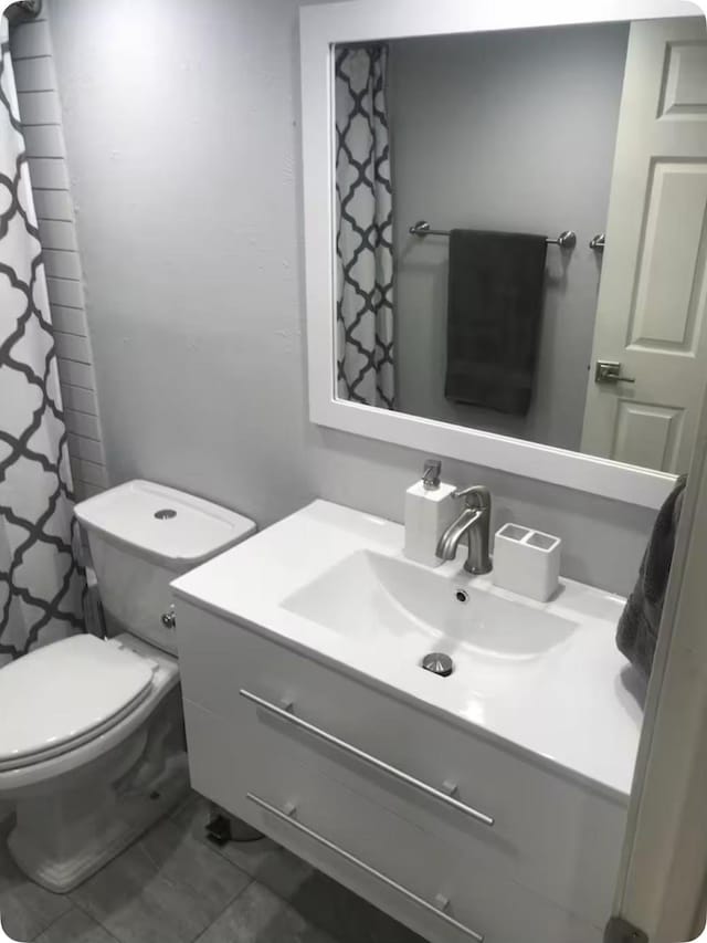 5881 Preston View Blvd Unit 121, Dallas, TX 75240 - bathroom featuring vanity, toilet, and a shower with curtain