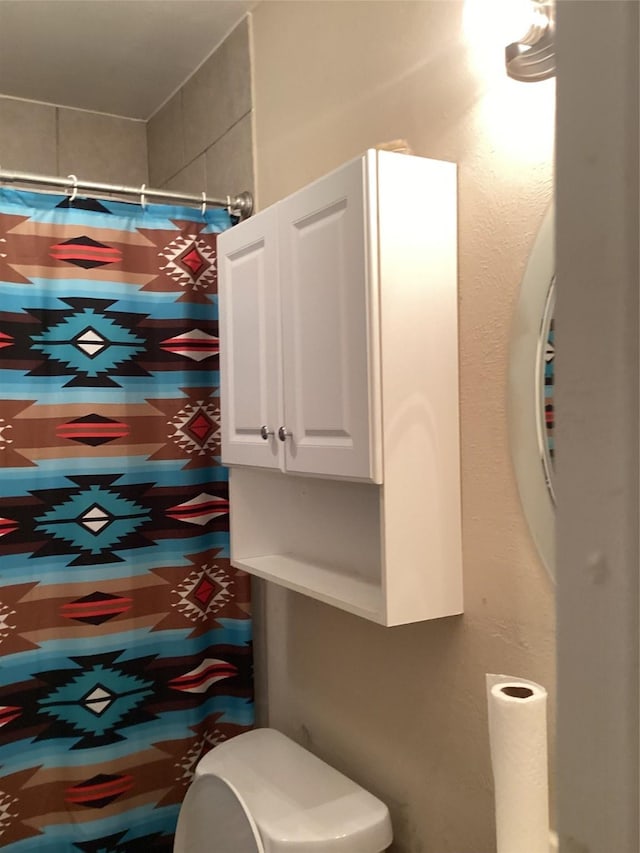 6341 Leaning Oak St, Dallas, TX 75241 - bathroom with toilet and curtained shower