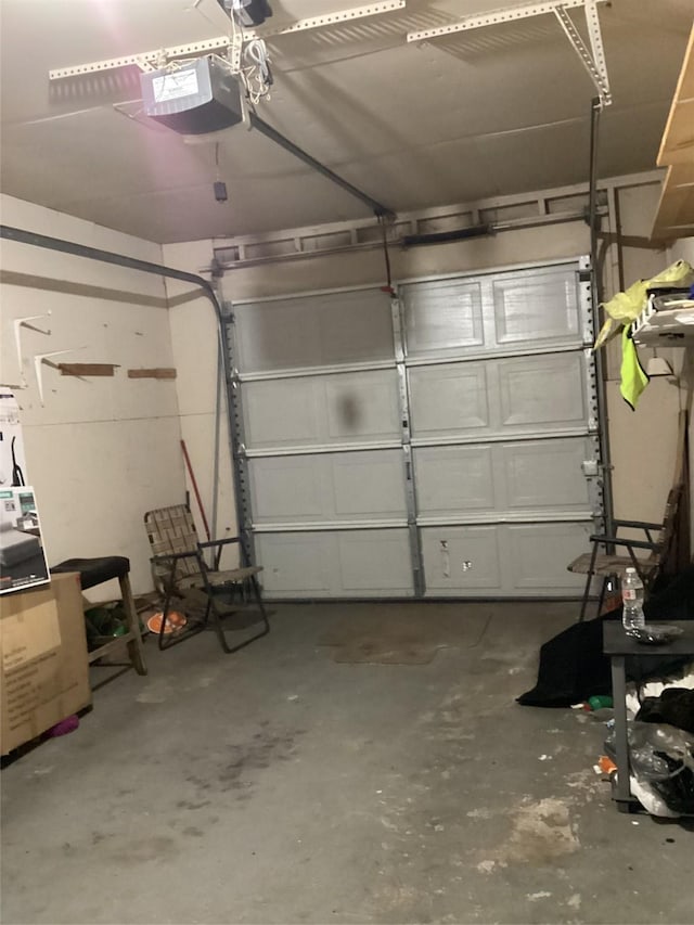 6341 Leaning Oak St, Dallas, TX 75241 - garage featuring a garage door opener