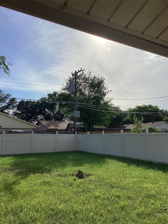 6341 Leaning Oak St, Dallas, TX 75241 - view of yard