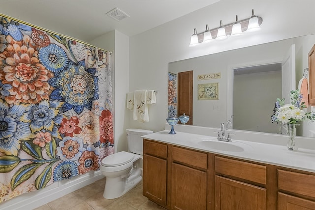819 Earhart Ave, Grand Prairie, TX 75051 - full bath with tile patterned flooring, toilet, vanity, and a shower with shower curtain