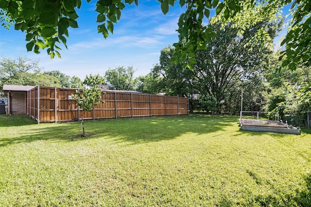 405 Martin Ln, Euless, TX 76040 - view of yard with a garden