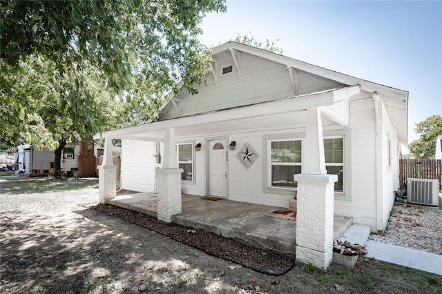 200 S Mimosa St, Paradise, TX 76073 - view of front of home featuring central AC, a porch, and fence