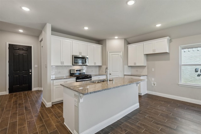 1625 Cloud Cover Vw, Weston, TX 75009 - kitchen featuring stainless steel appliances, a sink, dark wood-style flooring, baseboards, and recessed lighting