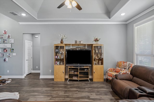 2231 Rana Park, Flint, TX 75762 - living room featuring vaulted ceiling, dark wood-style flooring, ceiling fan, baseboards, and recessed lighting