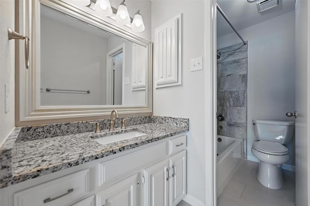14800 Enterprise Dr Unit 17A, Farmers Branch, TX 75234 - bathroom with toilet, vanity, tile patterned floors,  shower combination, and baseboards