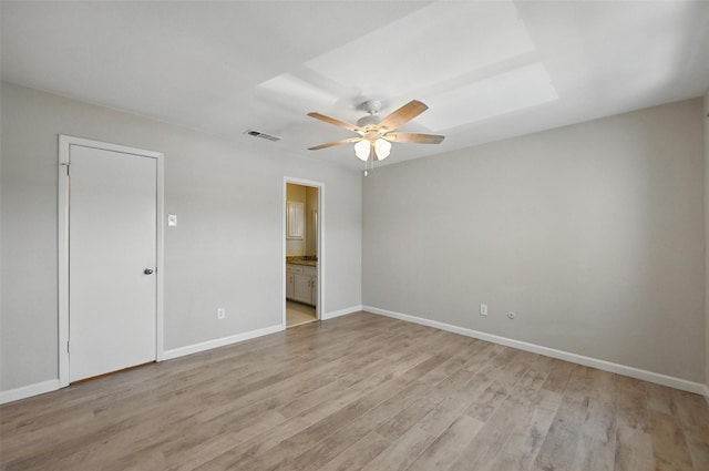 14800 Enterprise Dr Unit 17A, Farmers Branch, TX 75234 - unfurnished bedroom featuring light wood finished floors, baseboards, ensuite bath, and a ceiling fan