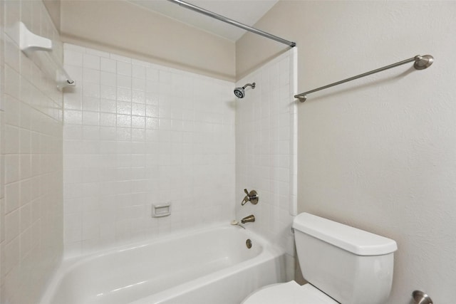 14800 Enterprise Dr Unit 17A, Farmers Branch, TX 75234 - full bathroom with toilet and washtub / shower combination