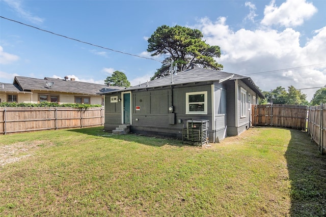 4423 Colonial Ave, Dallas, TX 75215 - back of property with entry steps and cooling unit