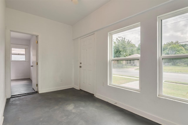 4423 Colonial Ave, Dallas, TX 75215 - entryway featuring concrete floors and baseboards