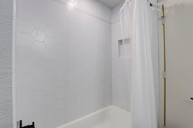 7824 Daniel Dr, North Richland Hills, TX 76182 - bathroom with shower / bath combo