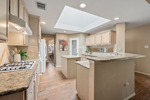 4252 Millview Ln, Dallas, TX 75287 - kitchen with white appliances, extractor fan, a center island, baseboards, and light wood-style floors