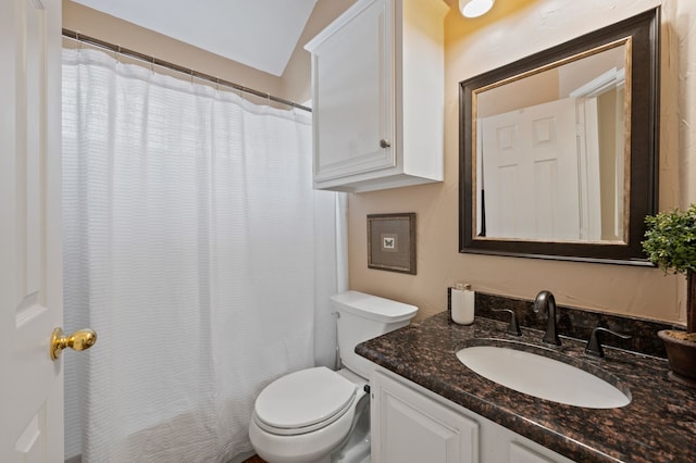 4252 Millview Ln, Dallas, TX 75287 - bathroom with toilet, vanity, a shower with shower curtain, and lofted ceiling