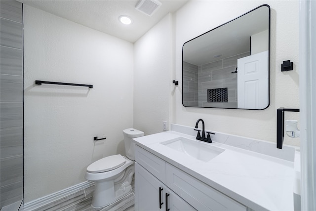 2612 Canary Cir, Mesquite, TX 75149 - bathroom with toilet, vanity, tiled shower, and baseboards
