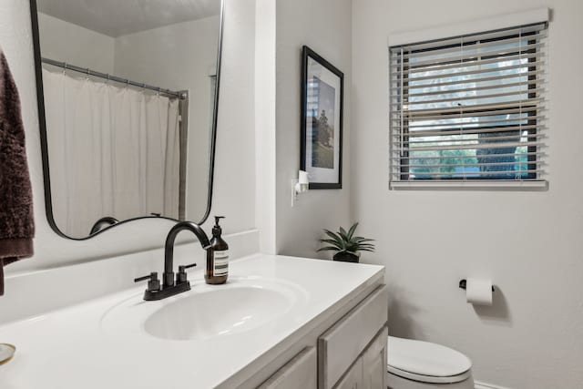 3351 Santa Teresa Ave, Dallas, TX 75228 - full bathroom featuring vanity, toilet, and curtained shower
