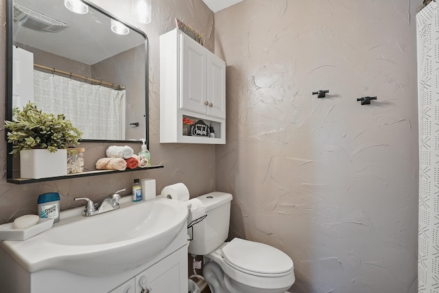 4602 Marlboro Dr, Abilene, TX 79606 - full bath with toilet, vanity, and a shower with shower curtain