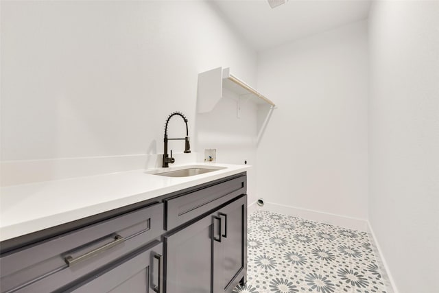 9320 Beckleycrest Ave, Dallas, TX 75232 - laundry area featuring washer hookup, baseboards, and cabinet space