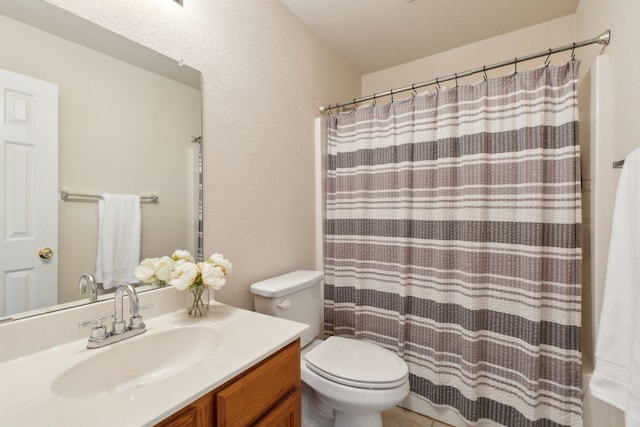 1016 Hidden Creek Ct, Allen, TX 75002 - full bath featuring toilet, a shower with curtain, vanity, and a textured wall
