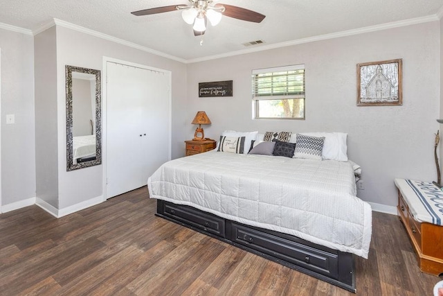 9216 Fm 195, Paris, TX 75462 - bedroom featuring wood finished floors, crown molding, baseboards, a closet, and a ceiling fan