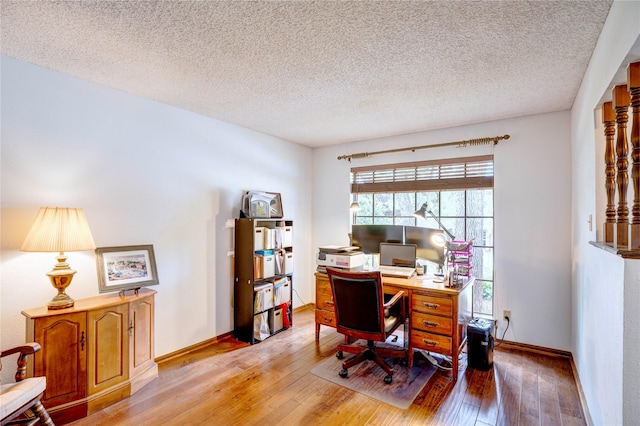 5808 Arbor Valley Dr, Arlington, TX 76016 - office area featuring light wood-style flooring, a textured ceiling, and baseboards