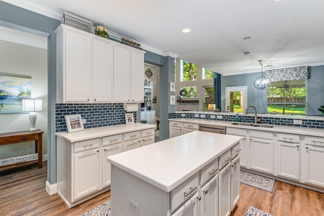 4 Raintree Ct, Mansfield, TX 76063 - kitchen with a sink, tasteful backsplash, light wood-type flooring, light countertops, and ornamental molding