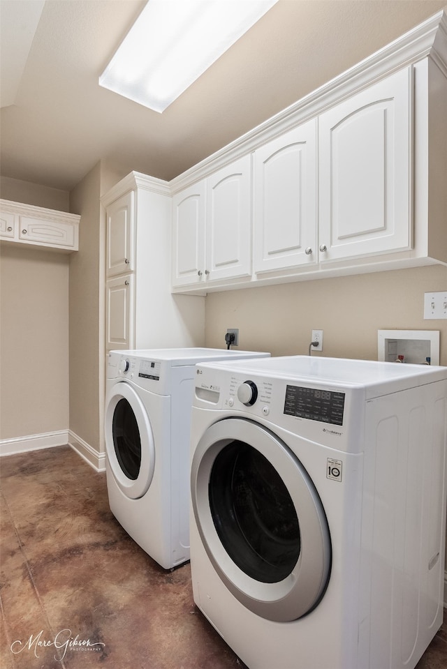 laundry room with cabinet space, washer and clothes dryer, and baseboards