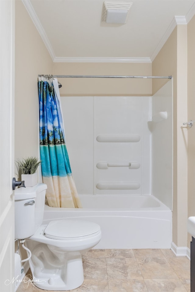 full bath with shower / bath combination with curtain, crown molding, and toilet