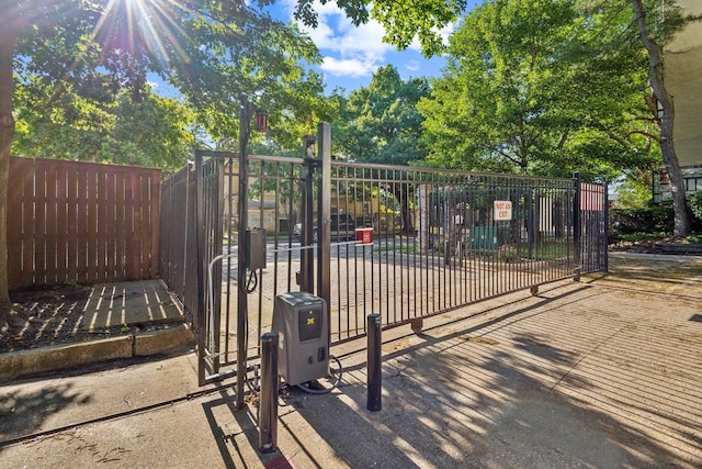 4800 W Lovers Ln Unit 113, Dallas, TX 75209 - gate with fence