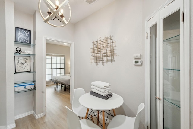 4800 W Lovers Ln Unit 113, Dallas, TX 75209 - hall with light wood-style flooring, a chandelier, and baseboards