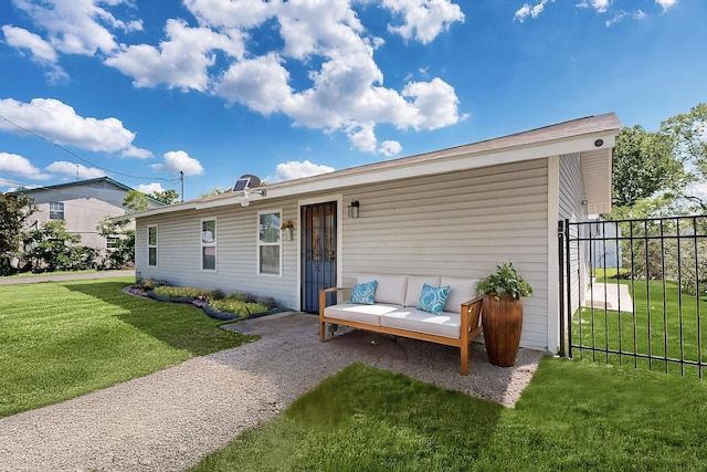 1508 E Dellis St, Kaufman, TX 75142 - view of front of property with an outdoor living space