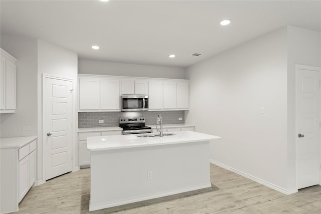 1705 Teton Riv, Blue Ridge, TX 75424 - kitchen with appliances with stainless steel finishes, a sink, tasteful backsplash, light wood-style floors, and light countertops