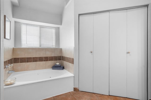 1115 Cherrytree Dr, Arlington, TX 76001 - bathroom with a bath