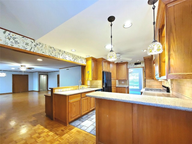 912 Chadwick Dr, Richardson, TX 75080 - kitchen featuring black fridge with ice dispenser, a ceiling fan, a peninsula, decorative backsplash, and recessed lighting
