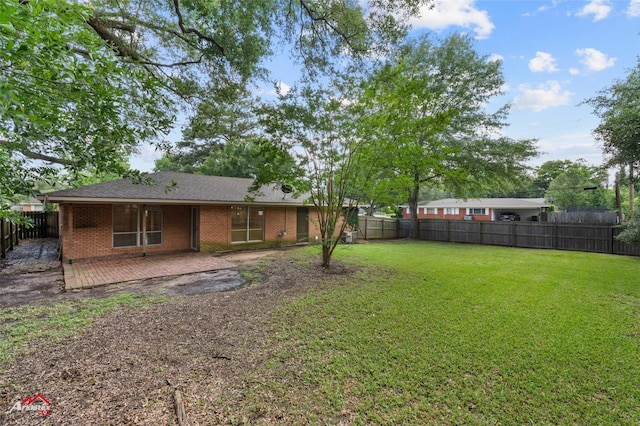 view of yard featuring a patio
