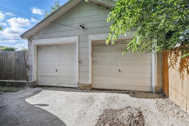 4808 Birchman Ave, Fort Worth, TX 76107 - garage featuring fence
