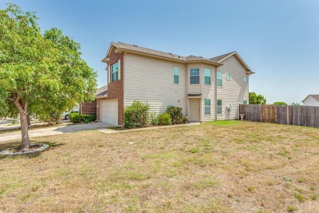 7500 Lazy Spur Blvd, Fort Worth, TX 76131 - rear view of house with a garage and driveway