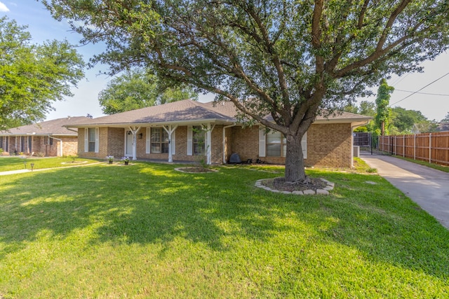 2801 Peachtree Ln, Pantego, TX 76013 - ranch-style home featuring concrete driveway and brick siding