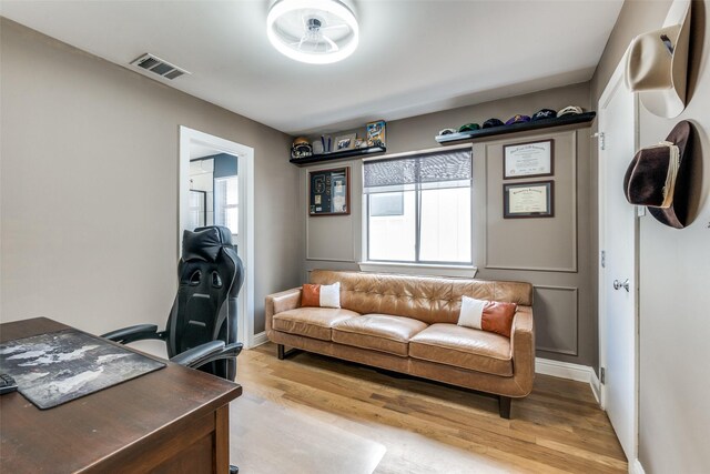 5006 Mission Ave, Dallas, TX 75206 - office area featuring light wood-style flooring and baseboards