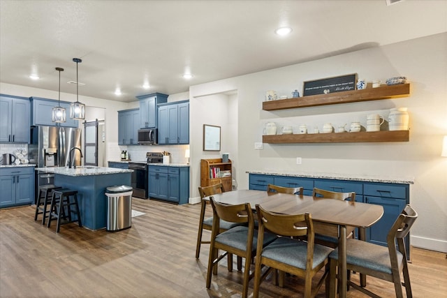 2610 Austin Dr, Granbury, TX 76048 - dining space featuring light wood-style flooring, recessed lighting, and baseboards