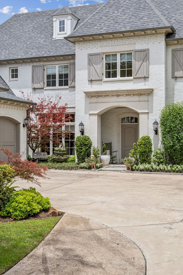 view of front of house with brick siding
