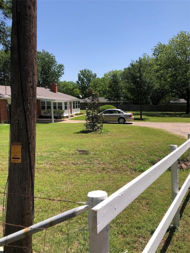 608 Spinner Rd, Desoto, TX 75115 - view of yard