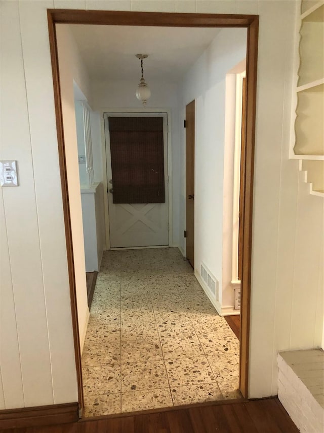 608 Spinner Rd, Desoto, TX 75115 - hallway featuring light flooring and baseboards