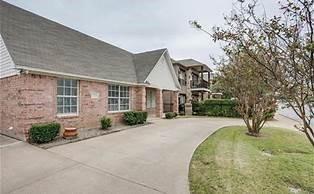 3233 S Univer Dr, Fort Worth, TX 76109 - view of side of property with driveway