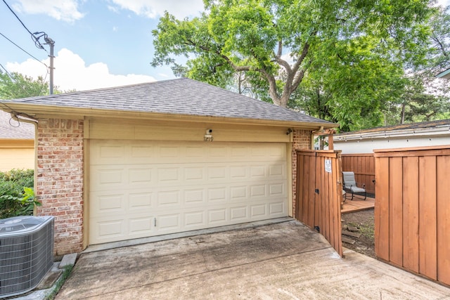 1219 Haines Ave, Dallas, TX 75208 - view of garage
