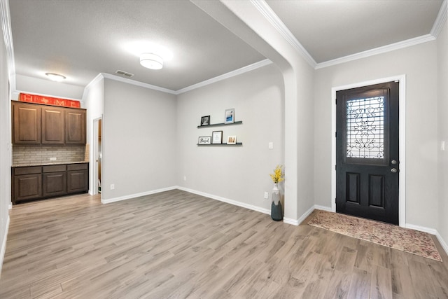 3626 Green Bluff Ct, Midlothian, TX 76065 - entryway featuring light wood-type flooring, ornamental molding, baseboards, and arched walkways