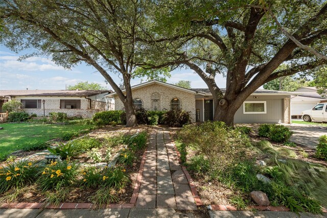 240 N Bryan Pl, Mesquite, TX 75149 - view of front of house with brick siding and a front lawn
