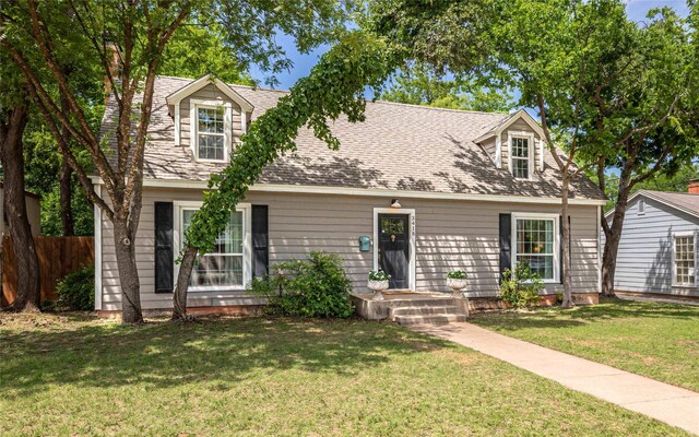3418 S 11th St, Abilene, TX 79605 - new england style home featuring a shingled roof